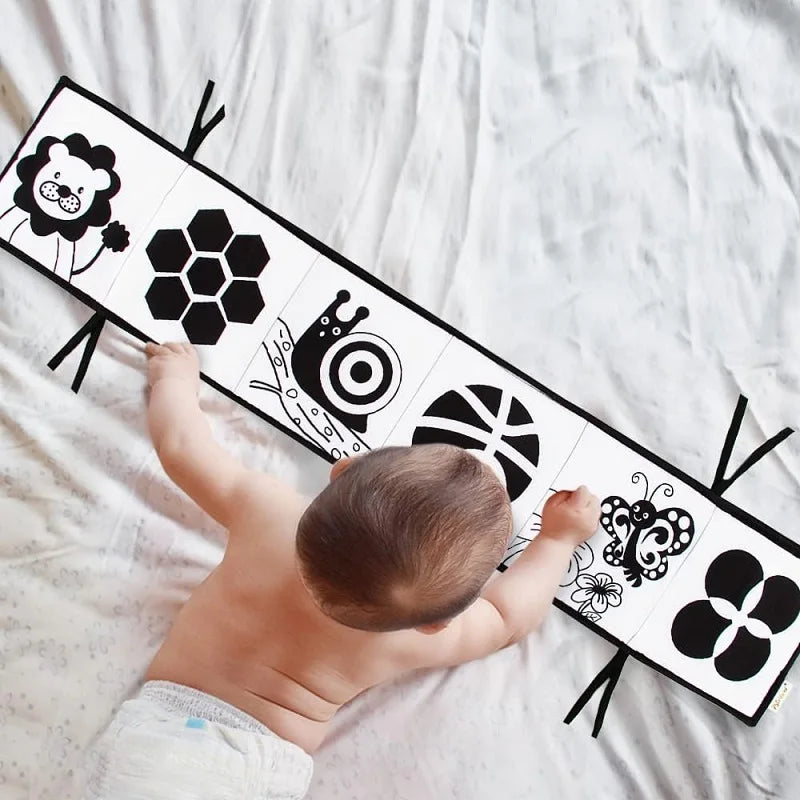 Sencory Black & White Cloth Book – High-Contrast Montessori Crib Bumper